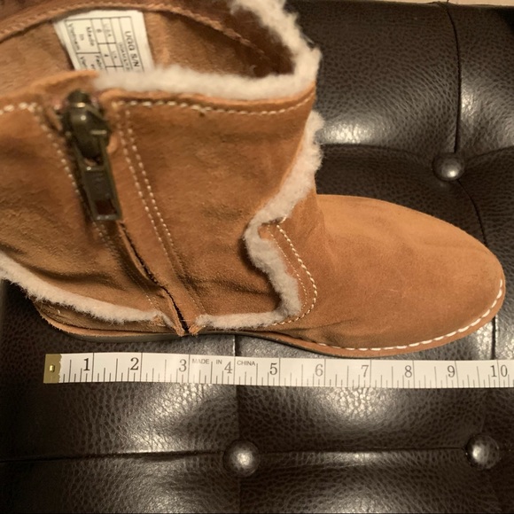 UGG Catica Boots - Picture 8 of 8